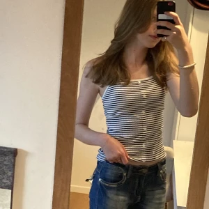 Linne  - jättefint linne köpt utomlands aldrig använt storlek xs men passar även mig som är S i vanliga fall