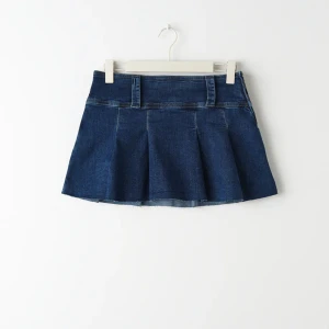 Jeanskjol - Så snygg jeanskjol från Gina som är helt slutsåld! Aldrig använd! Storlek 40 men passar även 38! Nypris 400kr