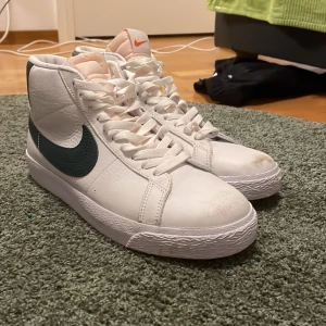 Nike sb blazer iso - Pyttelite skateade, knappt använda. Säljer pga används inte. Bra skick!