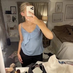 Tröja - Säljer denna tröja helt oanvänd. Skriv för fler bilder och vid intresse.🤍