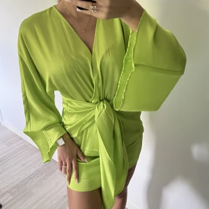 Klänning  - Helt ny klänning. Prislapp kvar. Nypris: 599kr