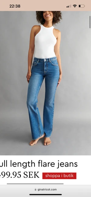 Bootcut jeans gina tricot   - Säljer dessa slutsålda blåa bootcut jeans ifrån Gina tricot!  Omsydda där nere! (Frakt 49kr)