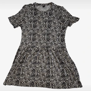 Leopard mini-dress - Leopardmönstrad mini-dress från Gina Tricot💞storlek M