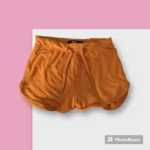 Jag säljer mina Bikbok shorts för att jag aldrig använder dom, kontakta vid intresse eller frågor 💕
