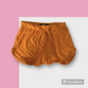 Bikbok shorts - Jag säljer mina Bikbok shorts för att jag aldrig använder dom, kontakta vid intresse eller frågor 💕
