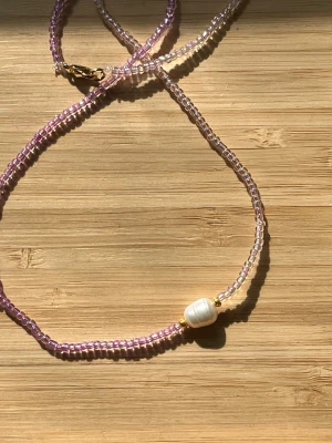 Pärlhalsband - Ett egengjort pärlhalsband.