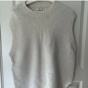 Väst  - Stickad väst, fint skick 