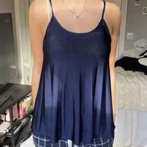 Mörkblått linne - Fint linne som ej kommer till användning