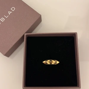 edbladring  - säljer en ring från edblad i storlek 17,5 mm!!💘💞kan bytas med en i silver i samma storlek eller större 