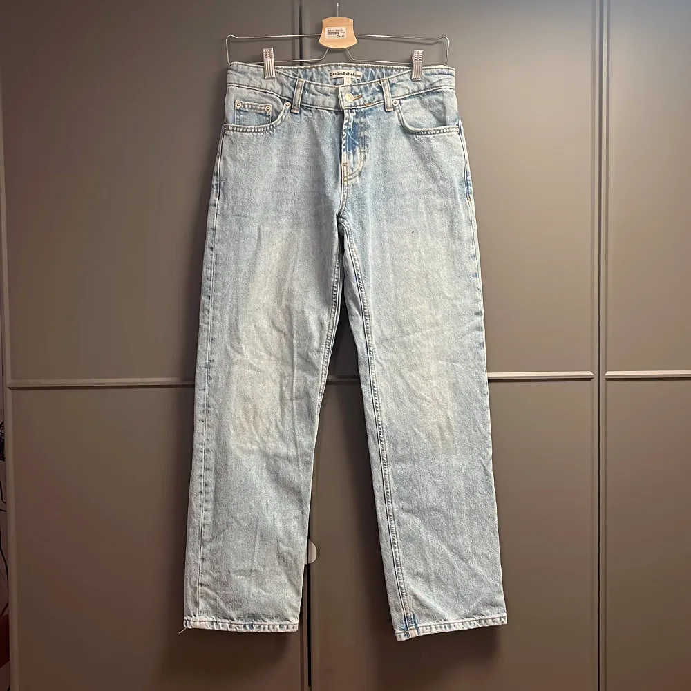 Snygga lårmuskler jeans! Ändats använda några få gånger så i väldigt fint skick!. Jeans & Byxor.