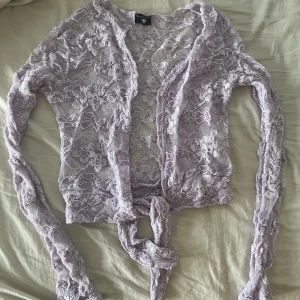 Topp - Söt ljuslila topp/kofta 