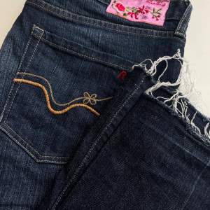super snygga REPLAY jeans ⭐️ Bootcut och lågmidjade. oklar storlek men skulle säga passar 36-40
