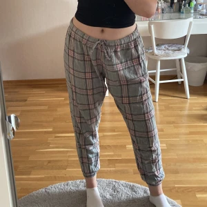 Pyjamasbyxor - Sköna pyjamasbyxor från Cubus. Säljer då de tyvärr är för korta för mig som är 173 cm lång och har inte kommit till användning💓