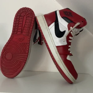 Air Jordan 1 chicago  - Kan tänka mig byta mot andra sneakers 👟 dom är använda 3 gånger