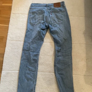 Levi’s jeans - Ett par välanvända 511 tapered fit, 30 i midjan och 32 i längden