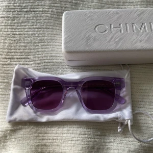 Chimi - Säljer mina lila chimis i modellen 04. Använda fåtal gånger och är i bra skick! Säljer då dom inte kommer till användning. Fodral & påse ingår. Nypris 1250 kr.  Pris kan diskuteras