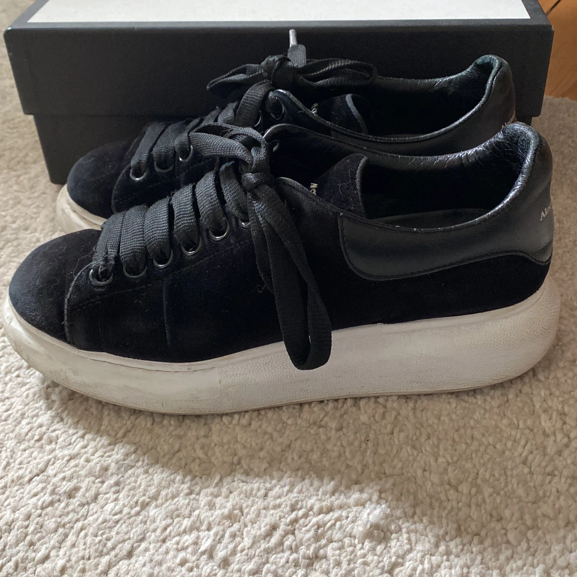 Alexander McQueen skor 