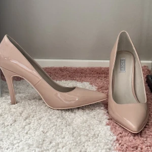 Klackskor  - Snygga klackskor från Nelly  klack höjd 10cm