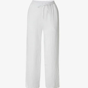 Linnebyxor - Vita linnebyxor från Chelsea. Använda ca 2 gånger. Säljer då de är för små för mig. Storlek xs!