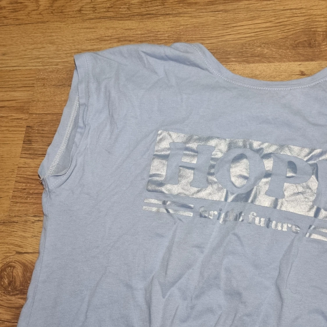 Ljus blå t-shirt - 91