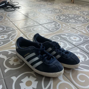 Adidas skot - Ett par snygga adidas skor, skriv för fler bilder💕