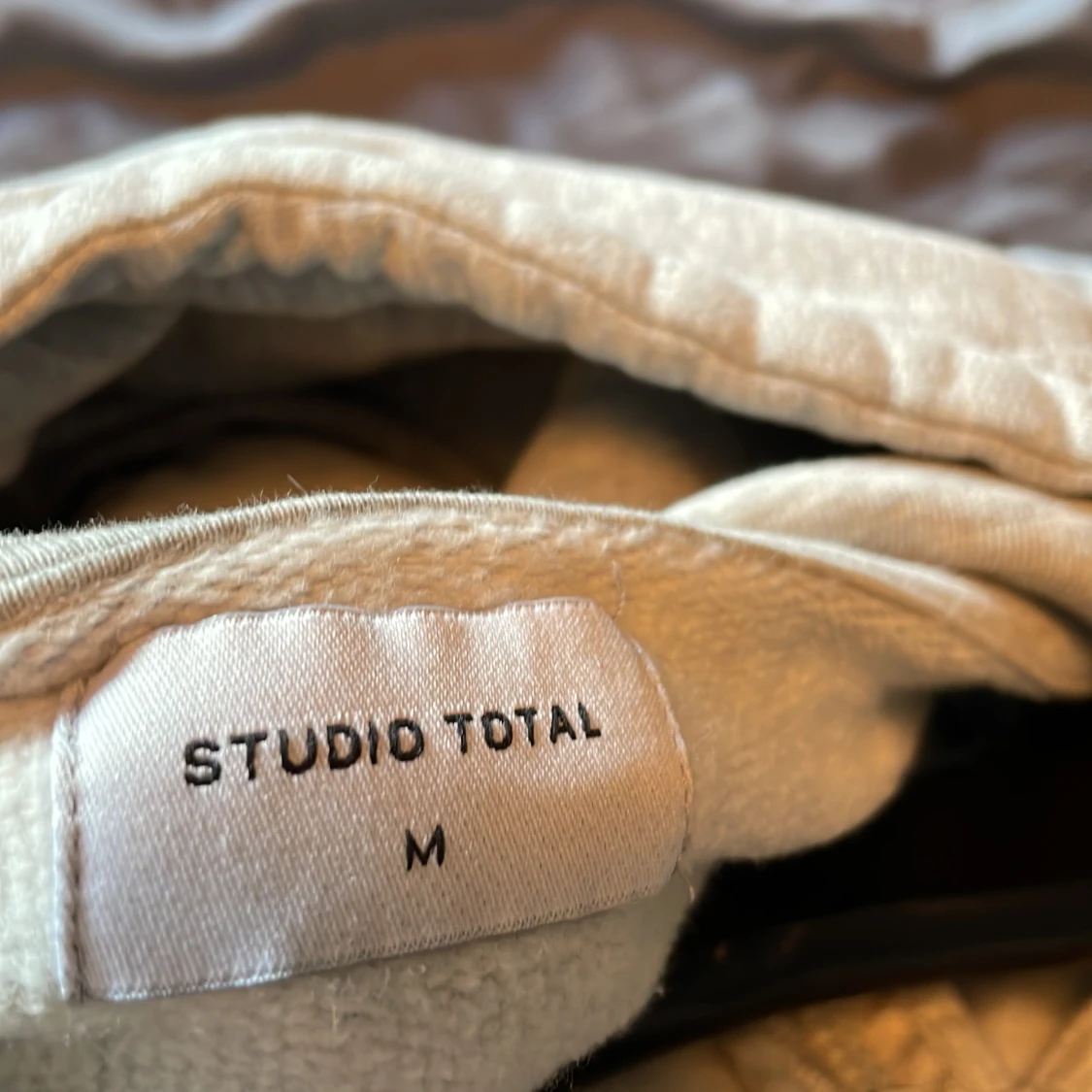 Grå ziphoodie. - 91