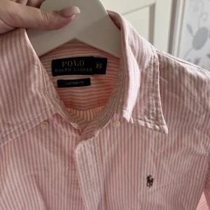 Skjorta Ralph lauren  - Rosa skjorta från Ralph lauren med vita ränder 