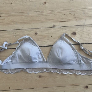 Bh - Skön och fin, sitter bra och bekväm. Skick 7/10