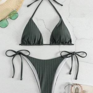 Grön bikini strl S - Snygg oanvänd bikini strl S. Sann i storleken🍀  🌿Köparen står för frakt🌿