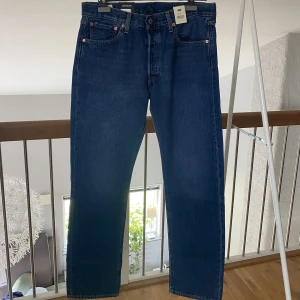 Helt nya 501 - Helt nya Levi’s 501 - 33x32. 