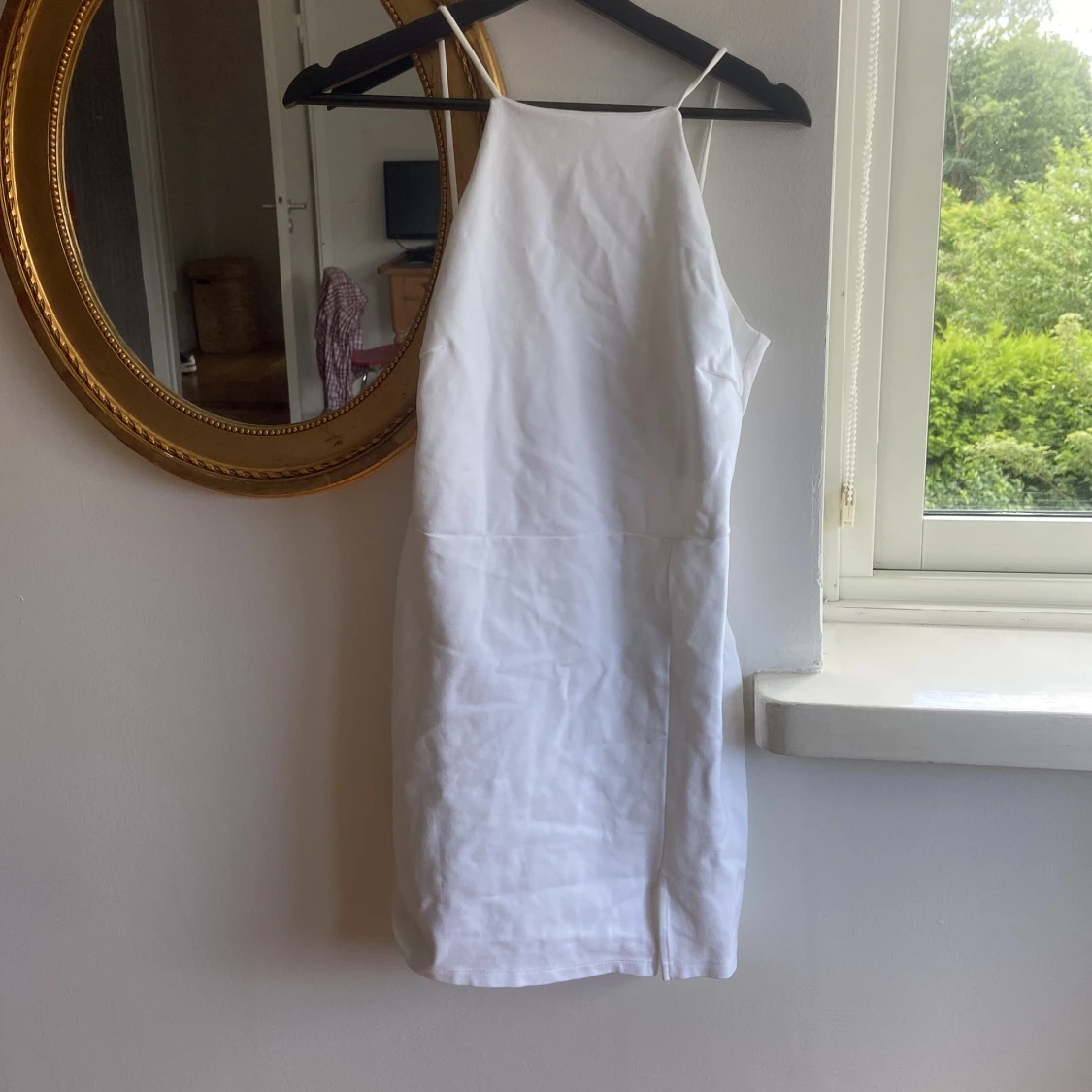 Vit miniklänning med slits - 90