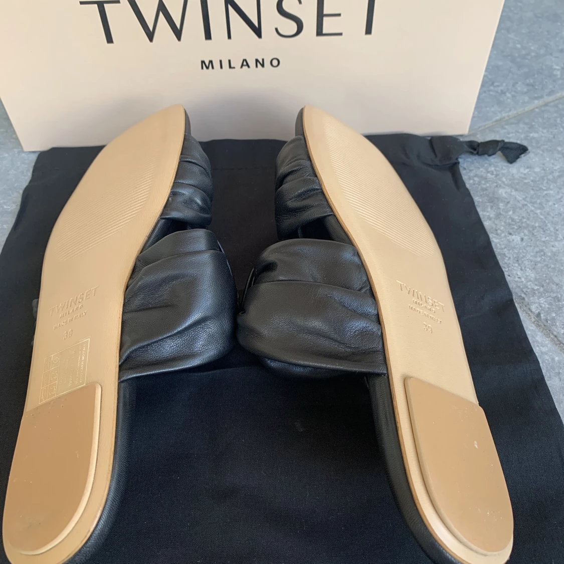 Oanvända flats från Twinset Milano - 90