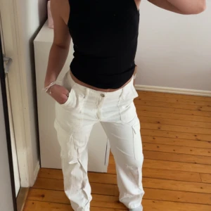 Cargojeans🩷🩷 - Cargojeans från zara köpta förra sommaren och har använts ca 1-2 gånger💙💙