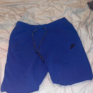 Nike tech fleece  - Inga skador eller fläckar, knappt använda alls. som nya