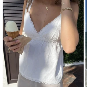 Brandy melville tröja  - Säljer för att jag inte använder den lika ofta längre 💕 skriv för bilder, intresse eller frågor! 