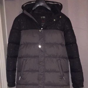 Hoodrich Jacka  - Vinterjacka använt en halv vinter 