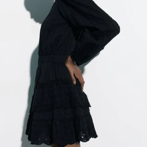 Svart klänning från zara - Använd en gång endast! Stl M som en S