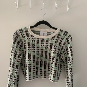 Stickad tröja från Collusion - Tröja från Collusion. Storlek 38.  