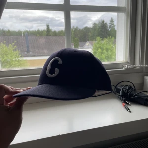 Keps från NewEra - Marinblå keps från New Era       ”Allstar game Cleveland” Size-7 1/4