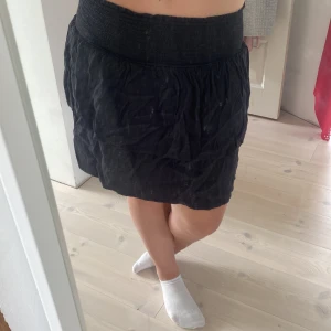 Volang kjol - Jötte söt kjol nu till sommaren, helt oanvändb💕💕