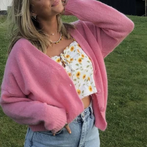 Rosa cardigan - Söt rosa cardigan, använd fåtal gånger 🌸 lite oversized 