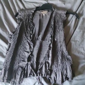 Tunn väst - Säljer för 5 kr  Storlek s