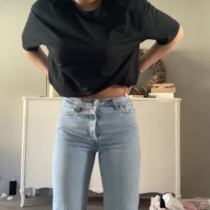 Levi’s jeans  - Säljer för att dom tyvärr har blivit försmå för mig, men jätte fina Levi’s  jeans i väldigt bra skick!🥰✨🙌🏼