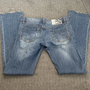 Lågmidjade bootcut jeans - Jätte snygga lågmidjade bootcut jeans från diesel, som jag köpt på plick men va för små