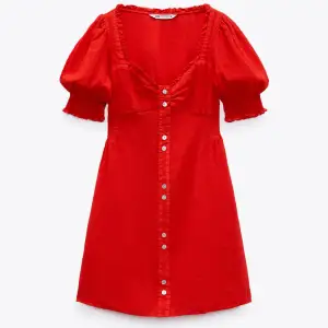 Super söt röd linne klänning ifrån zara, använd en gång❤️❤️