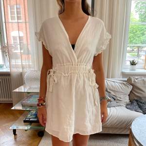 Säljer denna jätte fina vita klänning 🥰😍