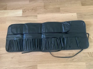 Necessär- sminkborstar  - Förvaring för många sminkborstar 