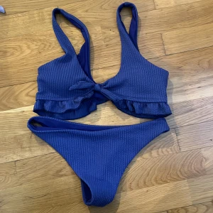 Bikinis - Tre bikinis i bra skick! 50kr styck eller alla för 125!❤️ bild 1: strlk S bild 2:strlk M bild 3: Strlk M