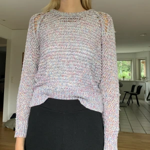 IRO TRÖJA - Nypris runt 1300kr! Bra skick Virkad/stickad och passar bra med linne eller topp under.