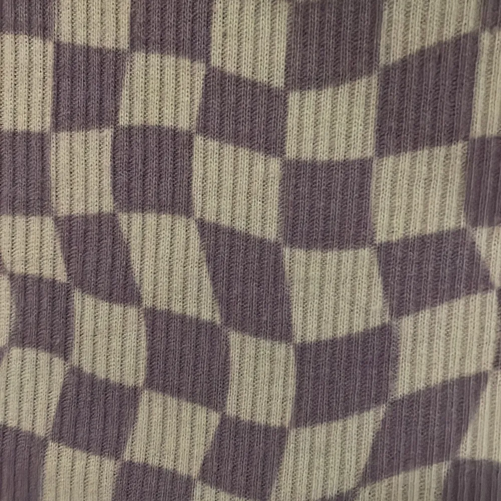 Super vacker tröja med rutiga mönster . Tröjor & Koftor.